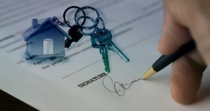 signing a home buying contract