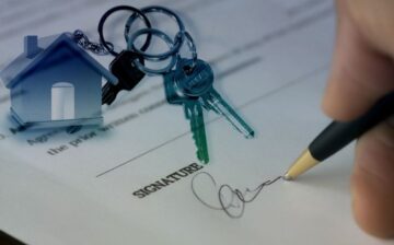 Signing of house sale contract and keys