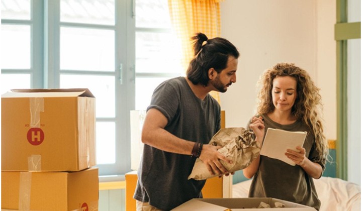 couple packing for move and making check list