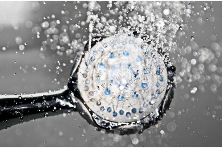 washer shower head with water