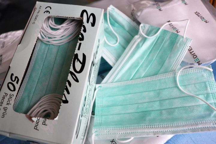 surgical-masks-and-box