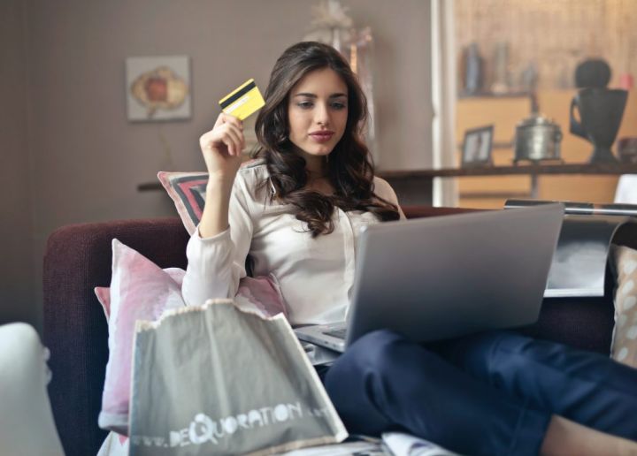 woman purchasing online