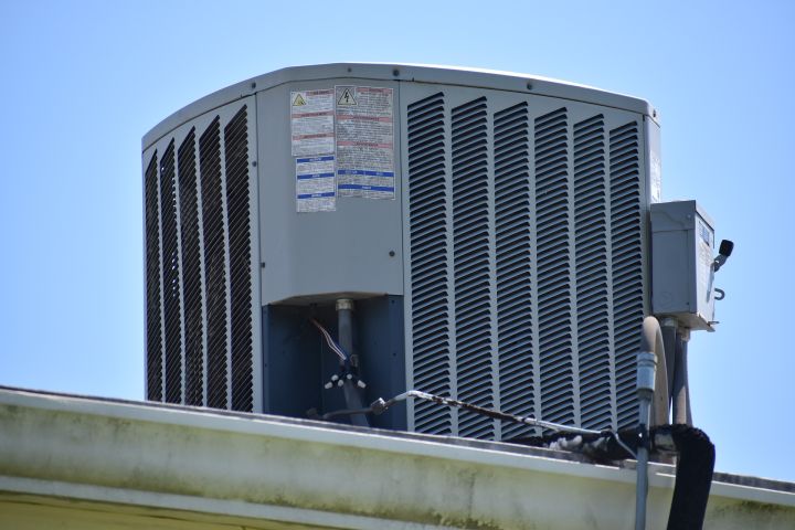 air conditioning placed on the ceiling