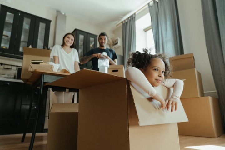 couple with child and moving boxes