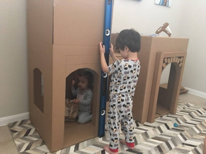 8 Ways to Keep Your Kids Entertained While Moving