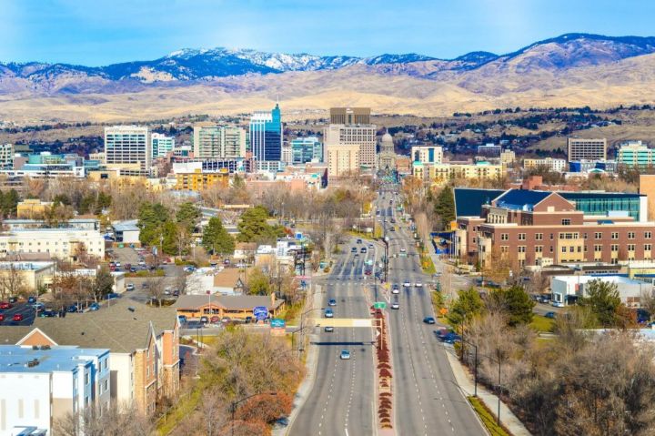 view of Boise, Idaho with mountains in background