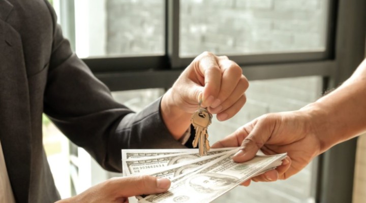 Why You Should Accept Cash Offers When Selling Your House