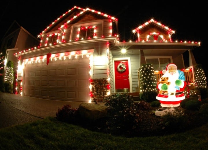 Outdoor Christmas Lights Hanging