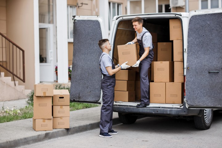 cheapest days to hire movers