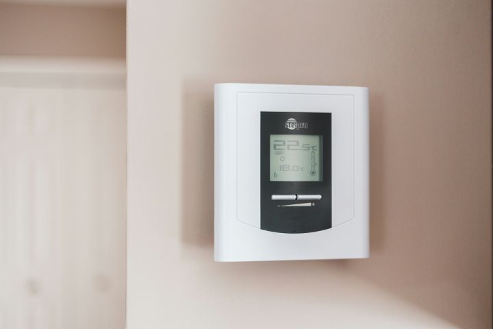 white and gray thermostat