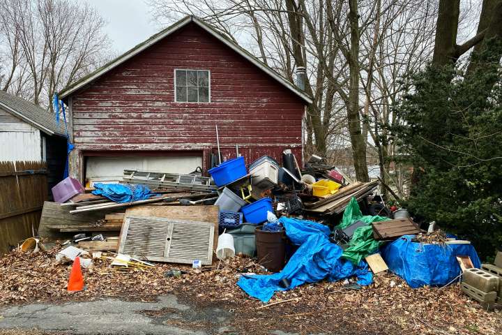 house with things outside waiting for junk removal