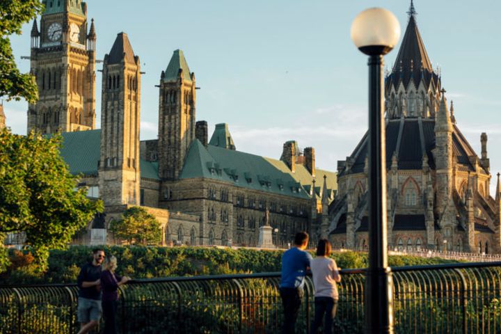 couple watching ottawa city scenery