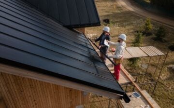 workers placing roof