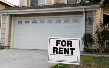 house with a for rent sign
