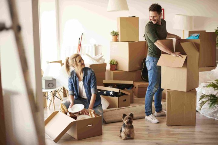 couple packing moving boxes