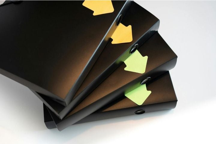 folder with important moving documents