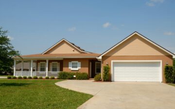 House with garage and front yard