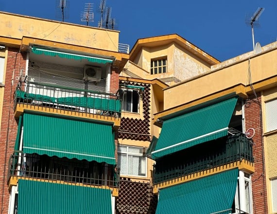 green awnings